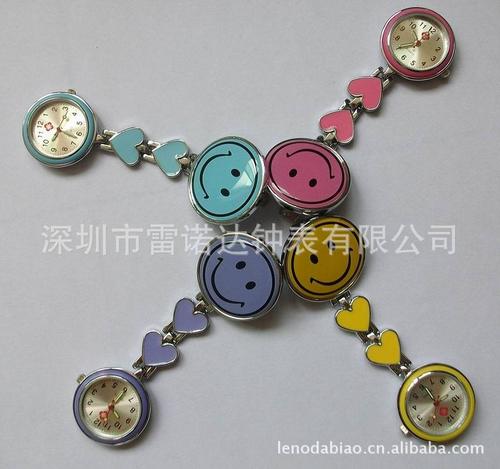新款小熊头护士表焕新上市——超可爱设计助力钟表批发采购新潮流